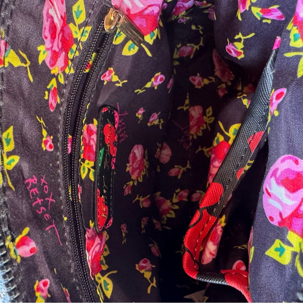 Betsey Johnson‎ Red/Black/Green/Pink Rose Floral Crossbody Zip Purse Handbag - Picture 4 of 8